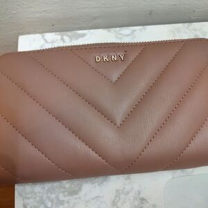 DKNY Women's Quilted Wallet in Blush